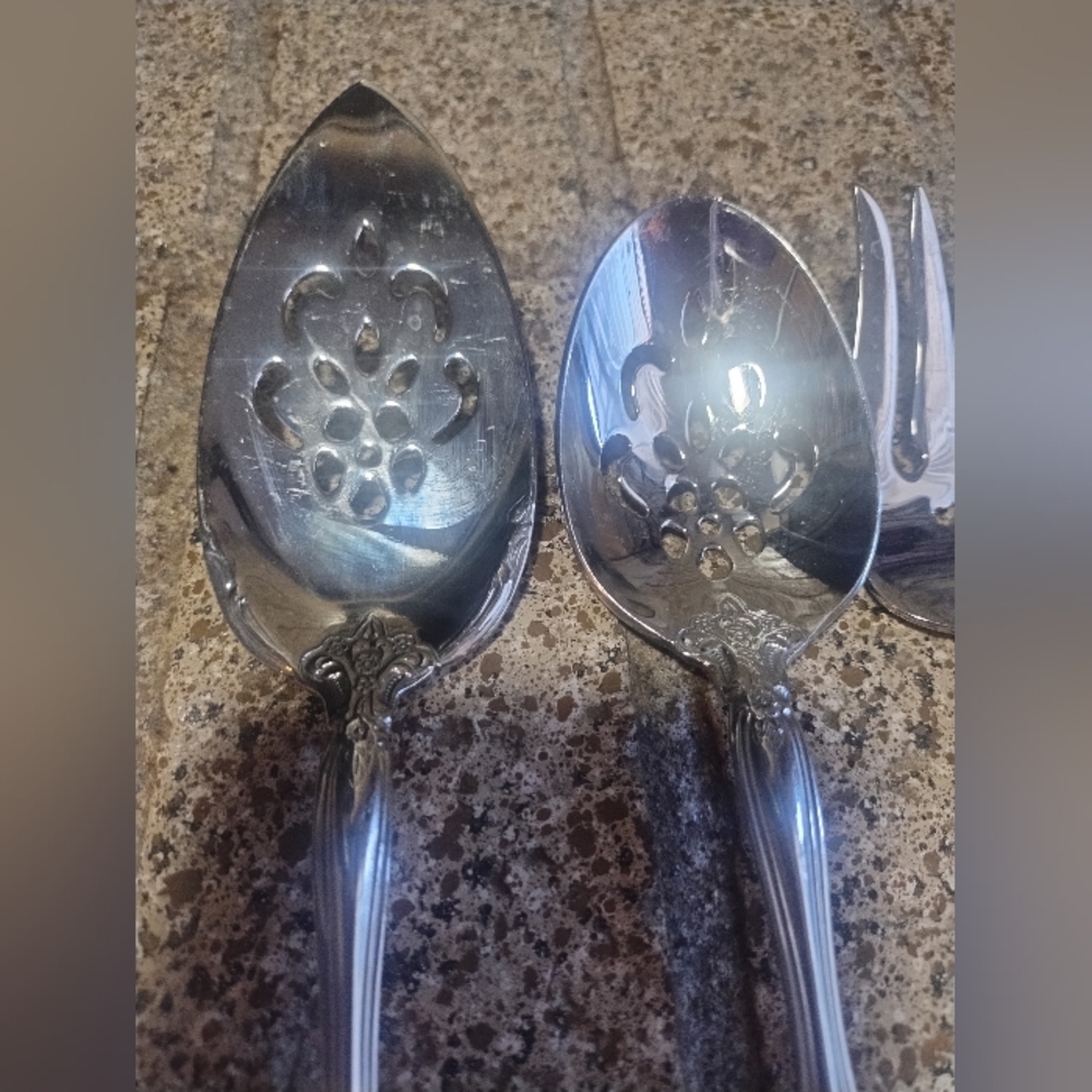 Oneida Heirloom Serving Set - Picture 3 of 14